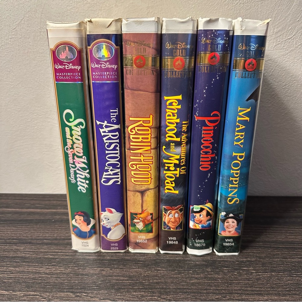 Gold Classic Collection Walt Disney VHS Tapes - 6